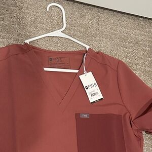 FIGS Women's Scrub Top in Mauve NWTs